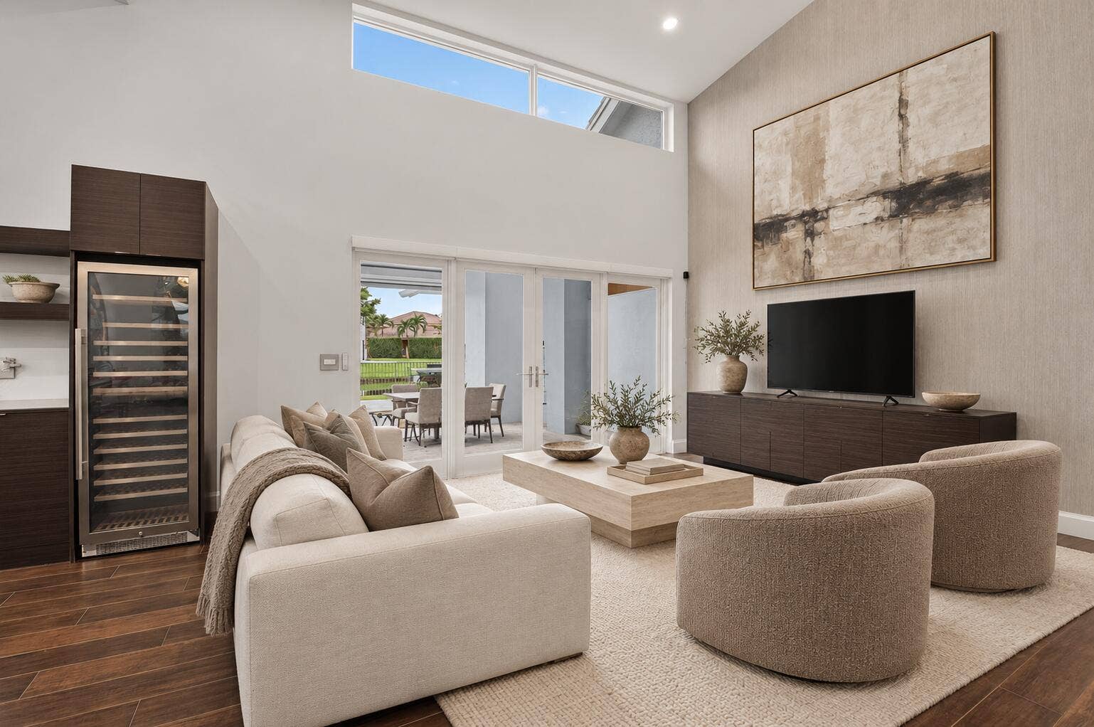 5757 HARRINGTON Way, Boca Raton, FL 33496 Sophisticated ivory and taupe living roo