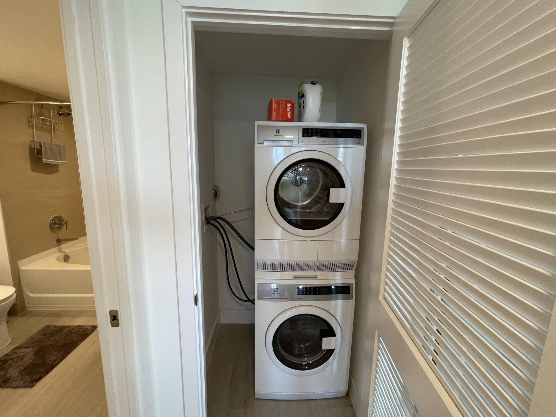 Washer/Dryer in unit