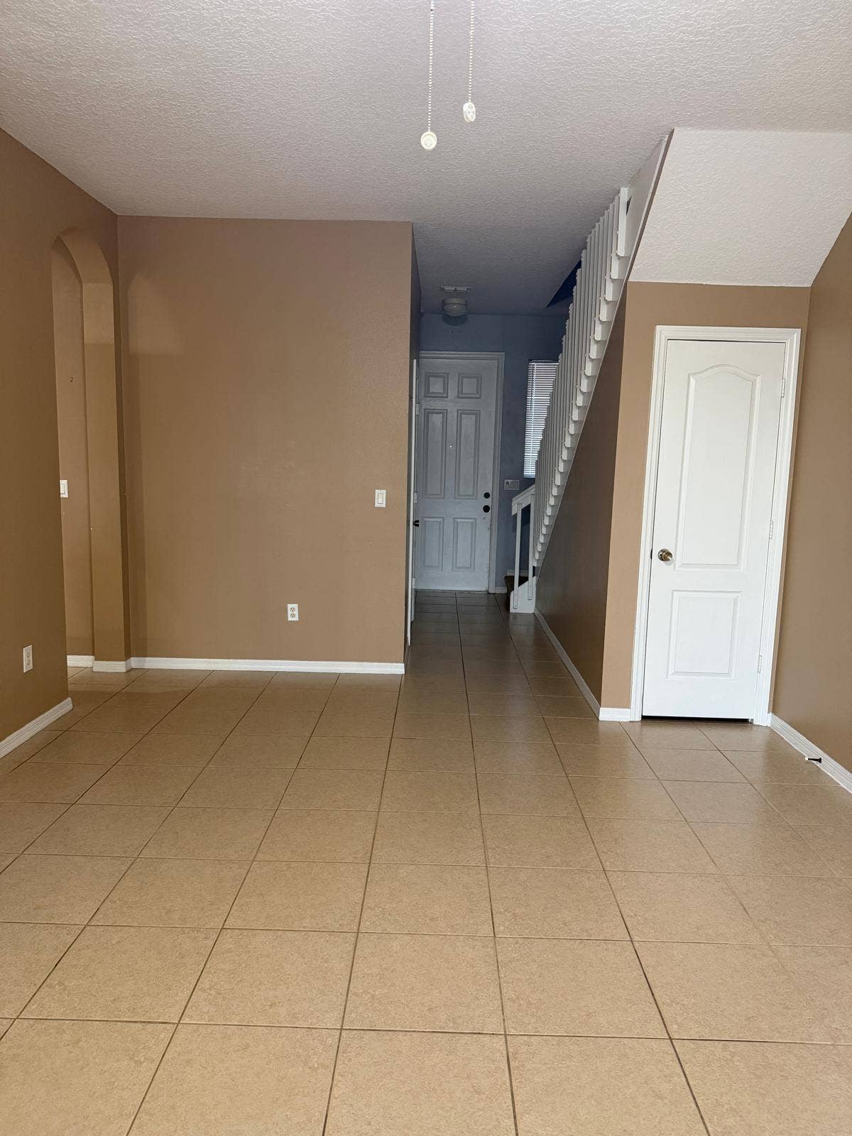1510 Seminole Palms Drive, Greenacres, FL 33463 Living rm to door