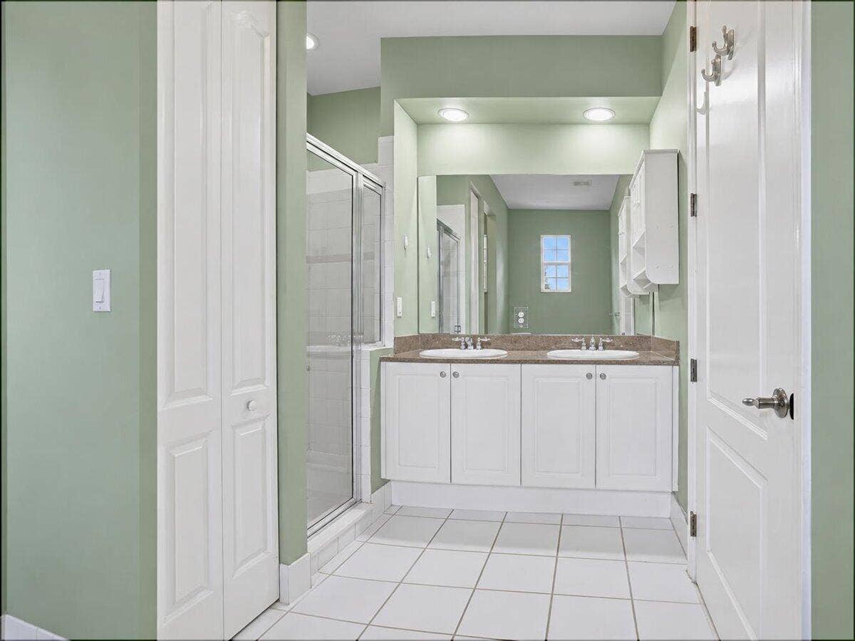 27-Bedroom2-Bathroom