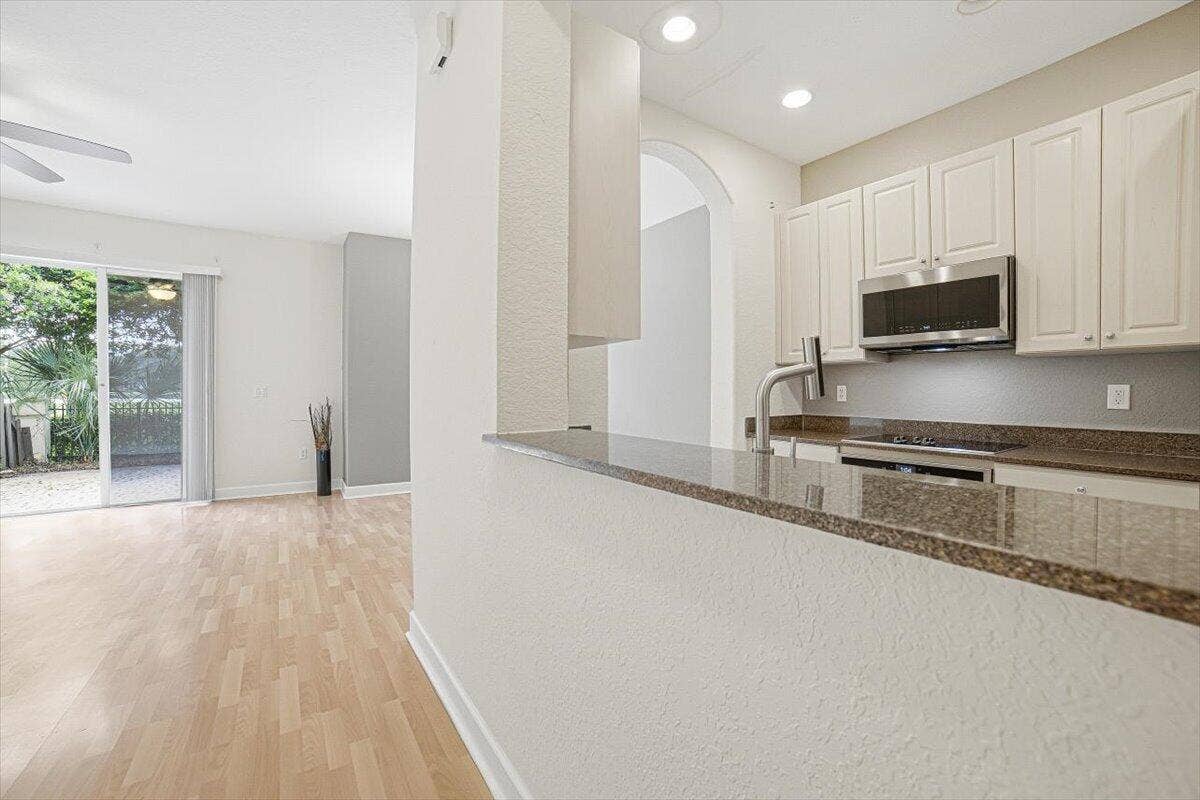 08-Kitchen-Hallway
