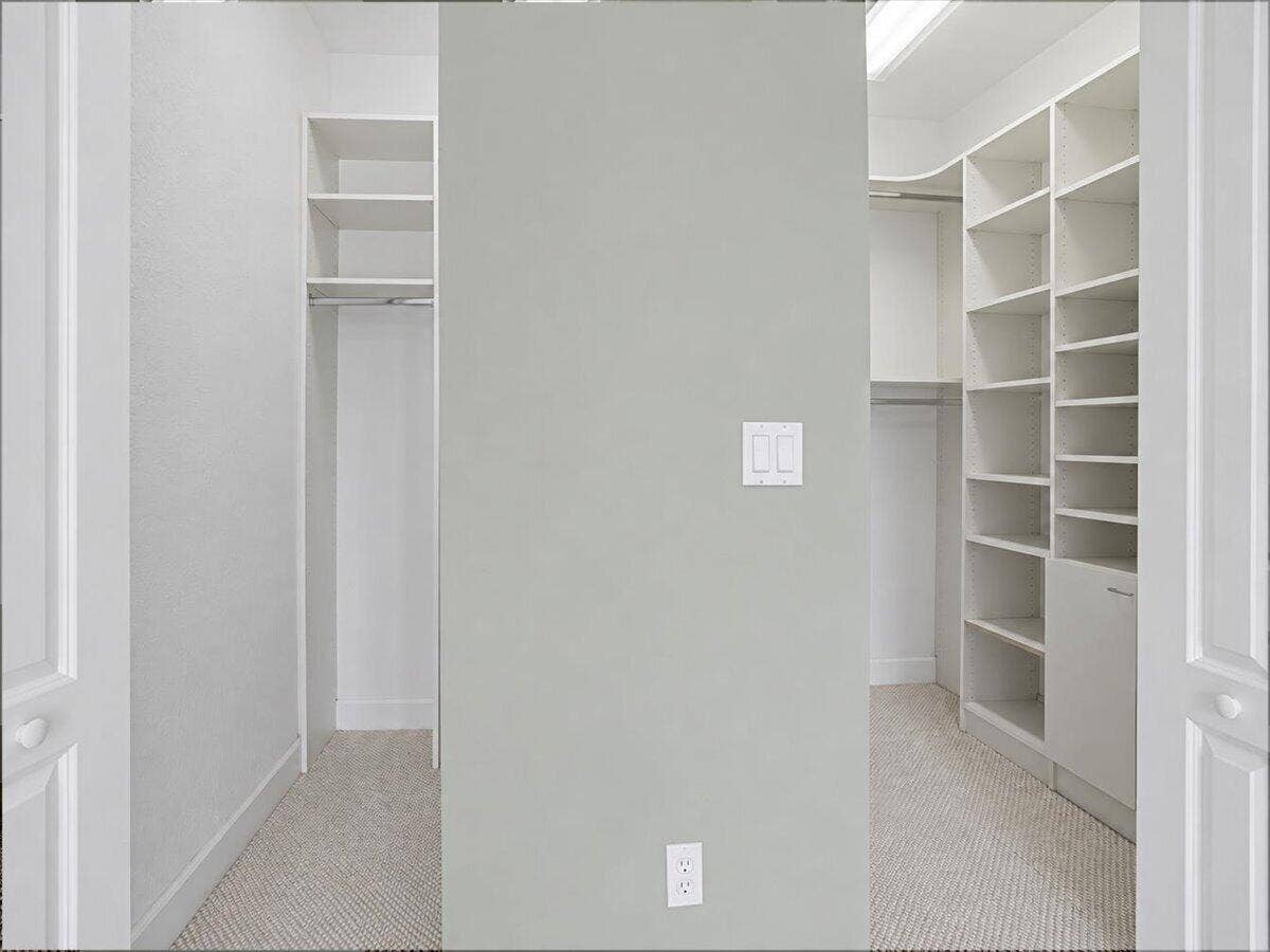 29-Bedroom2-Closets