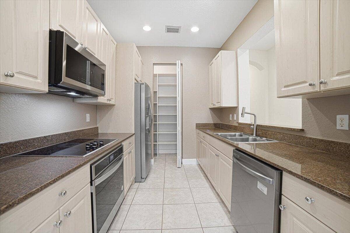 12-Kitchen