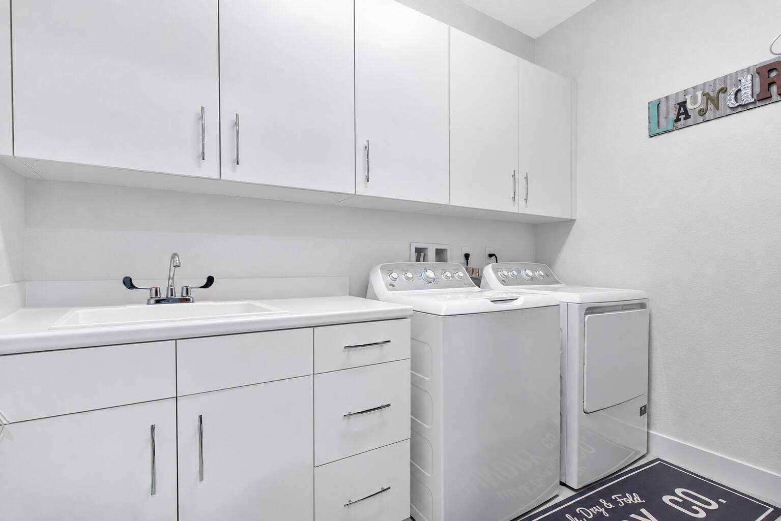 Laundryroom (upstairs)