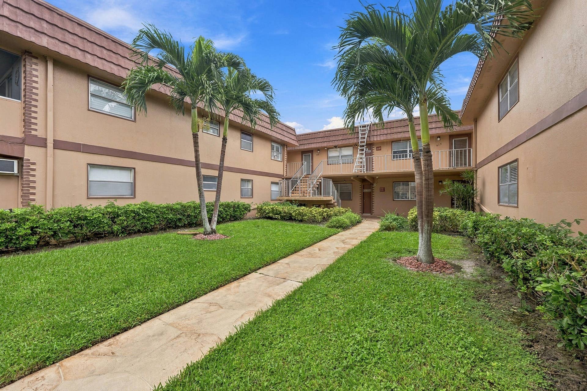 592 BRITTANY M Drive, Delray Beach, FL 33446 02_dsc_9968