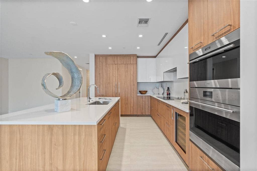153 N Seabreeze Boulevard, #S-1501, Fort Lauderdale, FL 33304 Selene