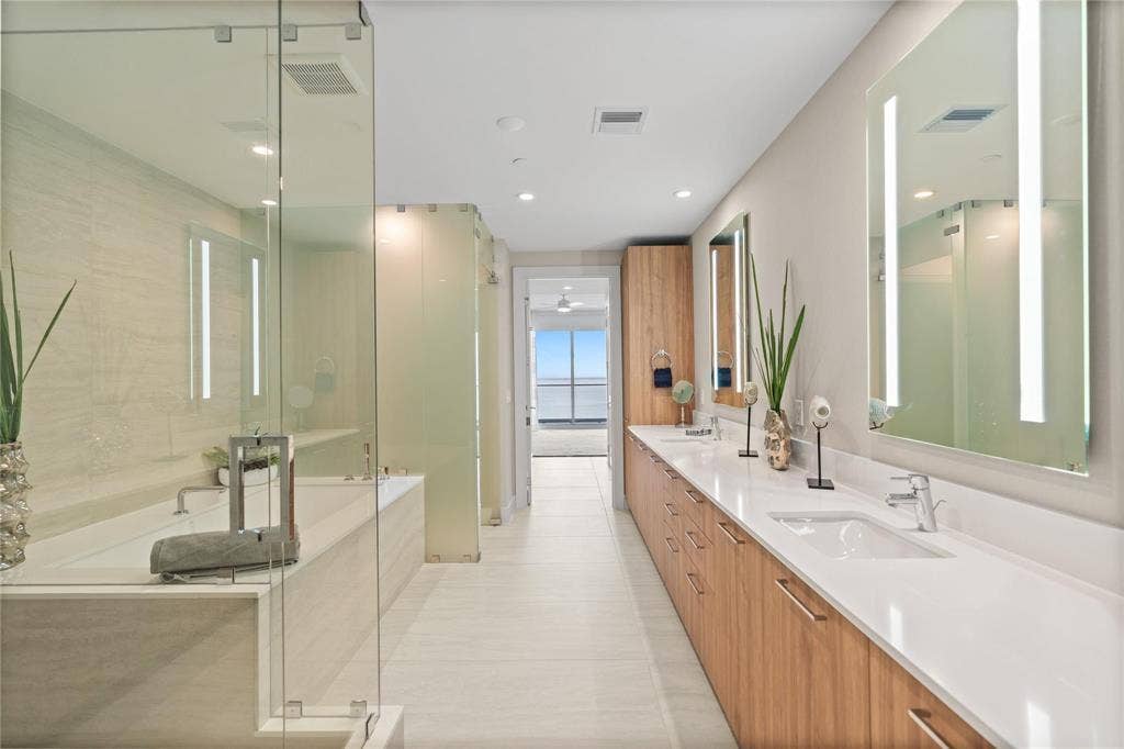 153 N Seabreeze Boulevard, #S-1501, Fort Lauderdale, FL 33304 Selene