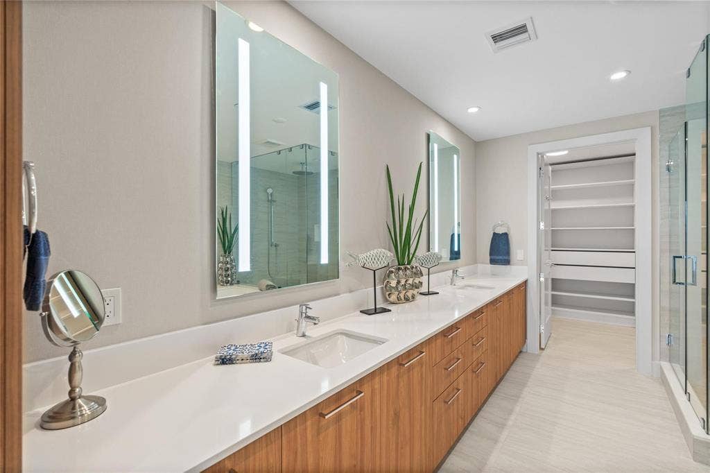153 N Seabreeze Boulevard, #S-1501, Fort Lauderdale, FL 33304 selene