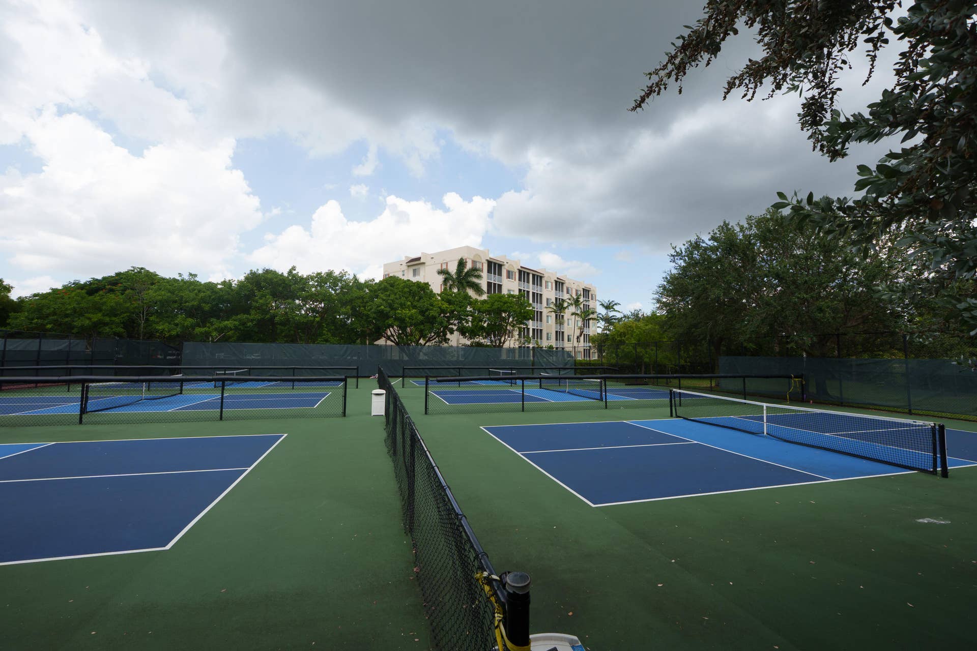 3500 Oaks Clubhouse Drive, #Apt 109, Pompano Beach, FL 33069 Ammenities