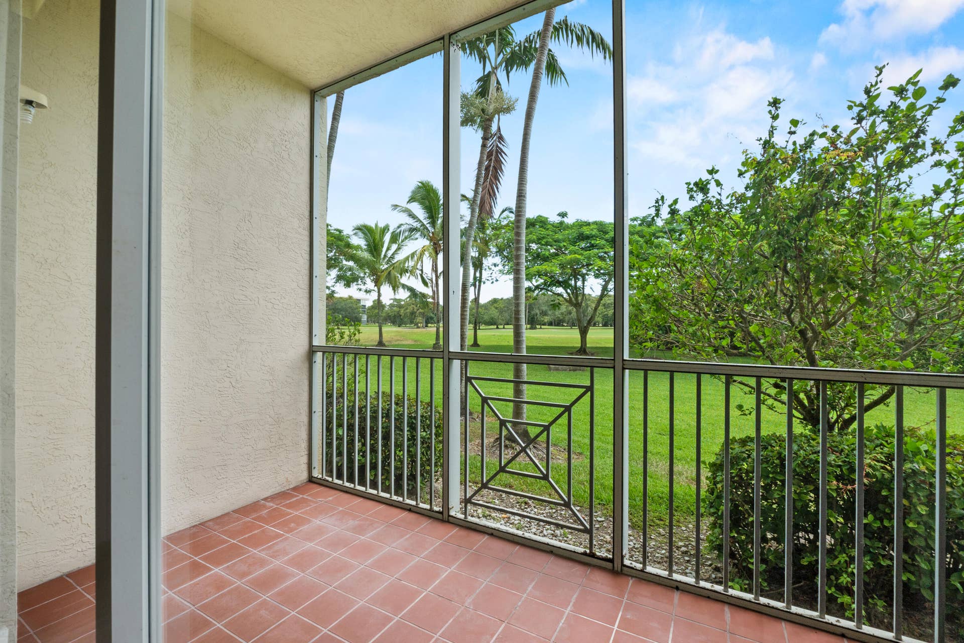 3500 Oaks Clubhouse Drive, #Apt 109, Pompano Beach, FL 33069 3500 Oaks Clubhouse Dr21