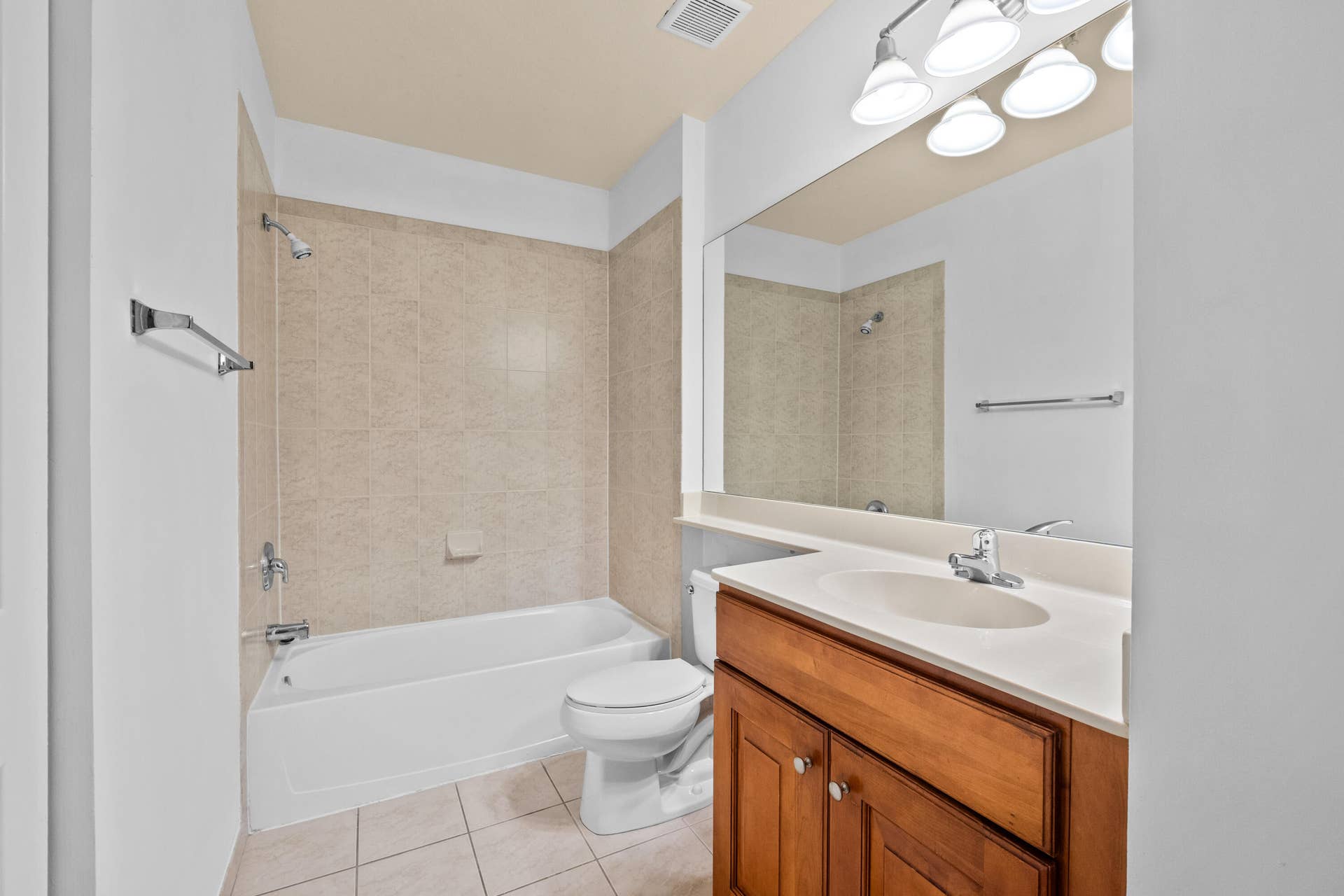 3500 Oaks Clubhouse Drive, #Apt 109, Pompano Beach, FL 33069 3500 Oaks Clubhouse Dr9