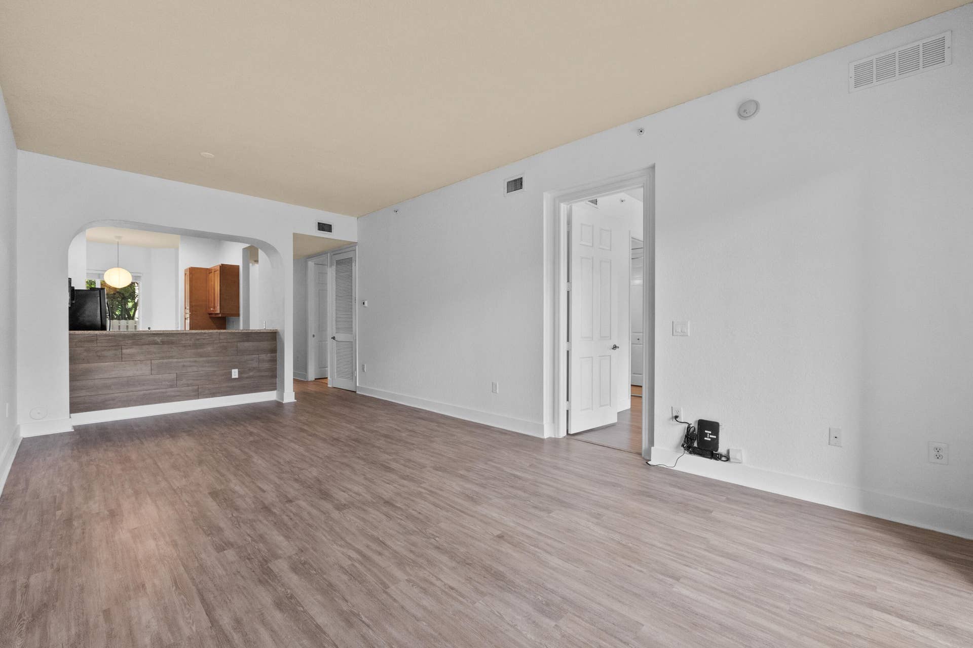3500 Oaks Clubhouse Drive, #Apt 109, Pompano Beach, FL 33069 3500 Oaks Clubhouse Dr12