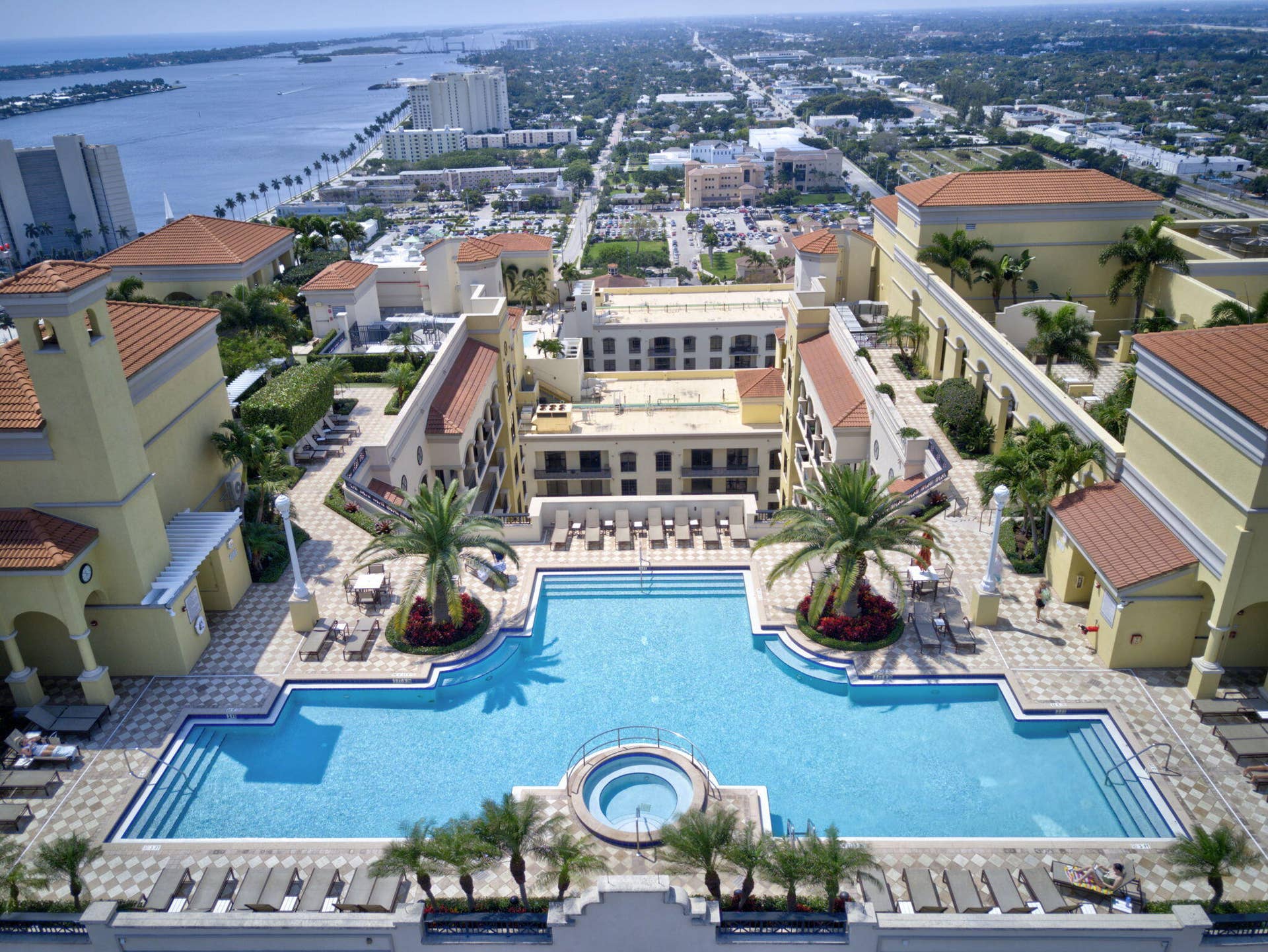 Gorgeous Rooftop Pool Spa