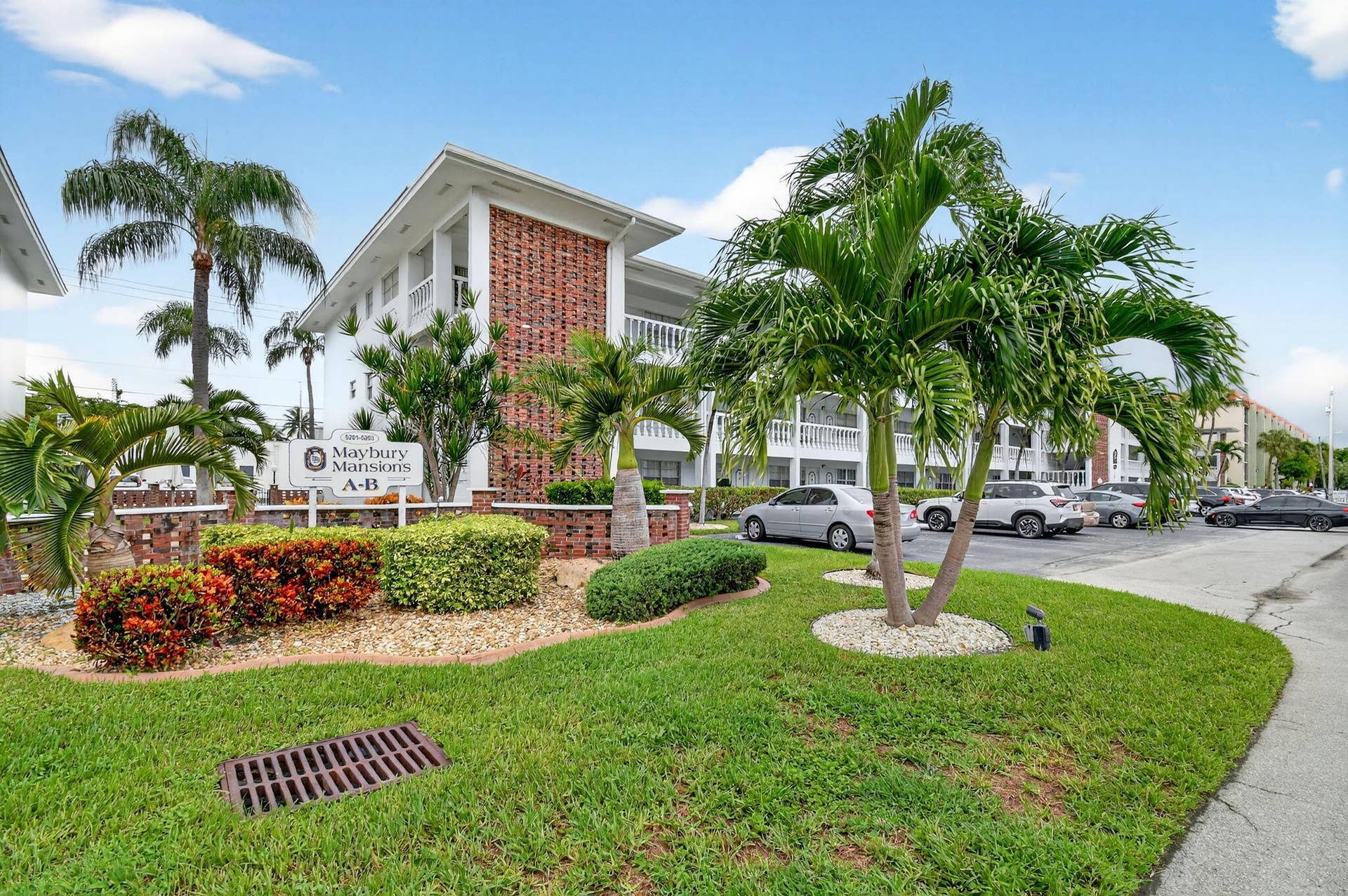 5203 NE 24th Terrace, #B105, Fort Lauderdale, FL 33308 Front of Building