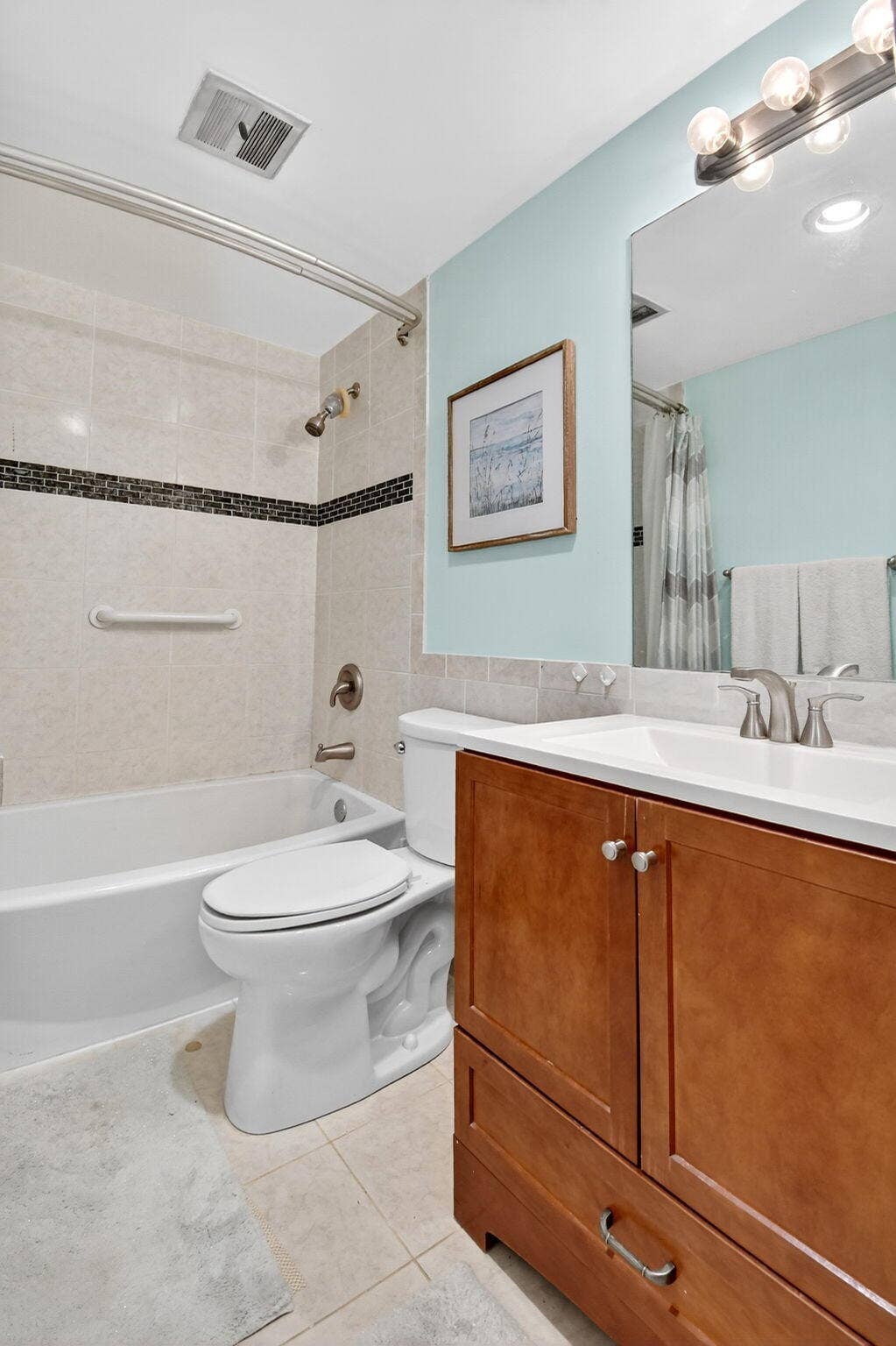 5203 NE 24th Terrace, #B105, Fort Lauderdale, FL 33308 Bathroom