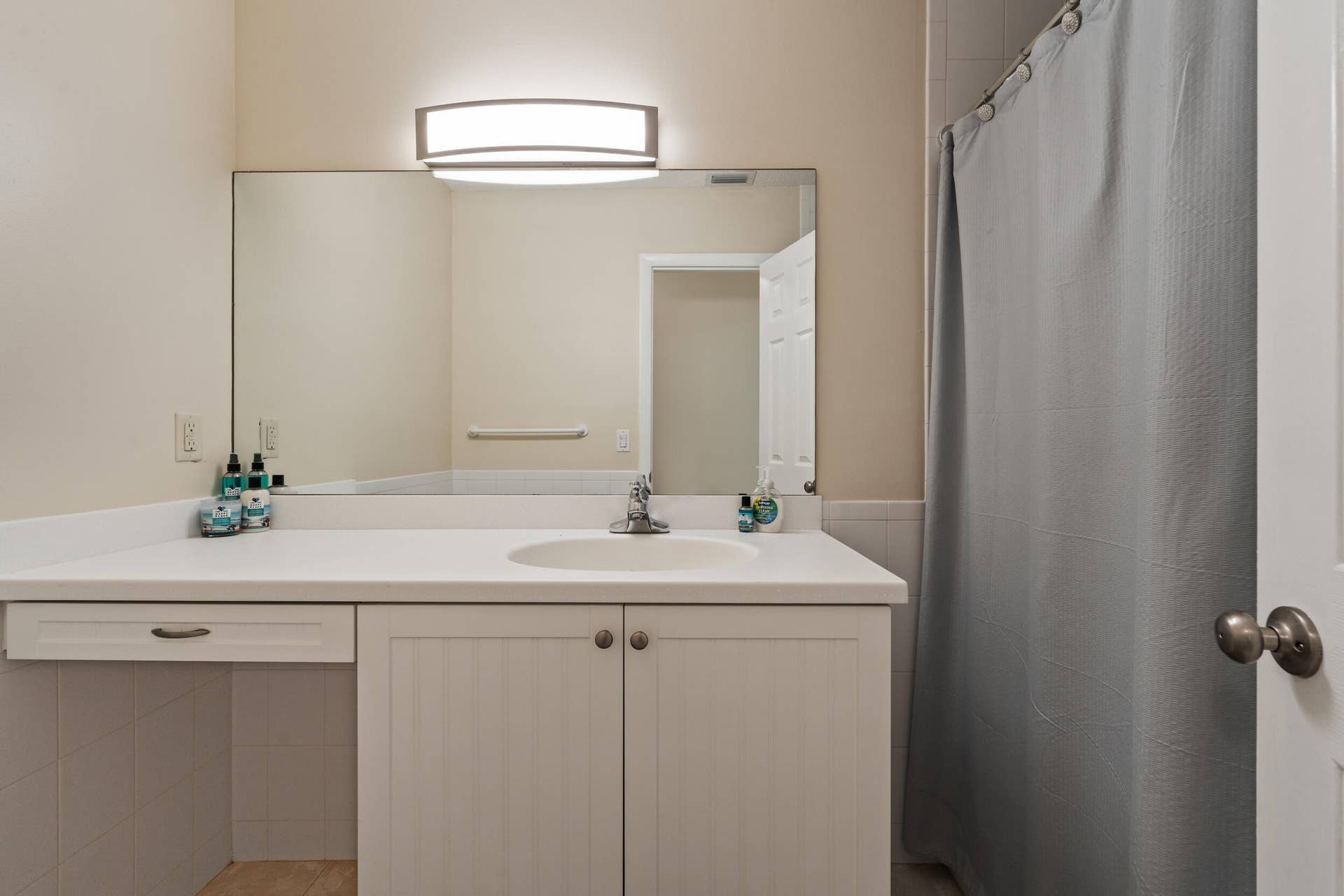 Full Guest bathroom