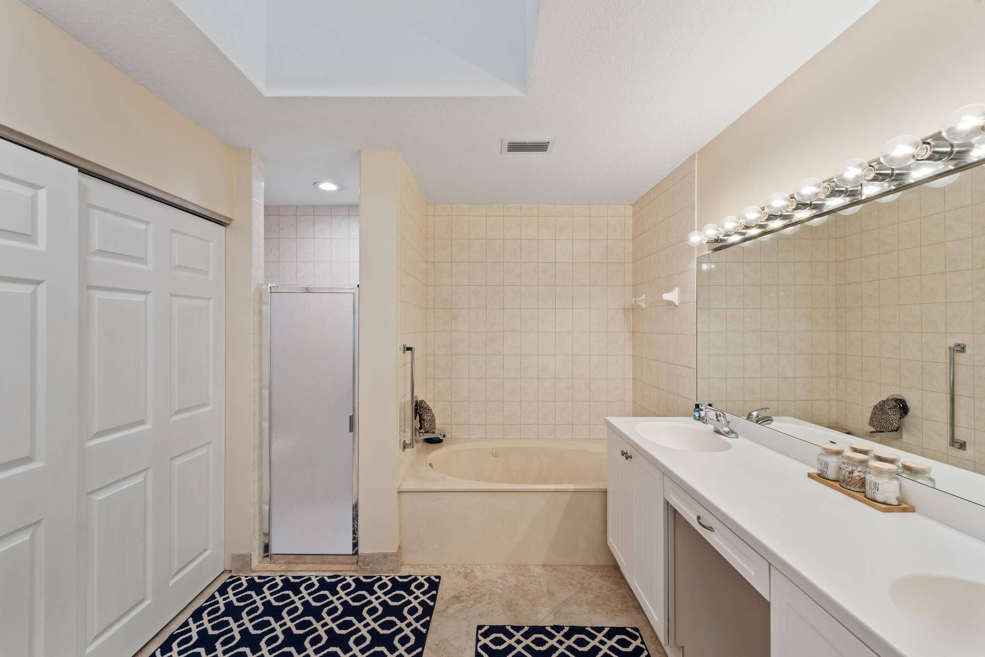 Master bath with shower and soaking tub
