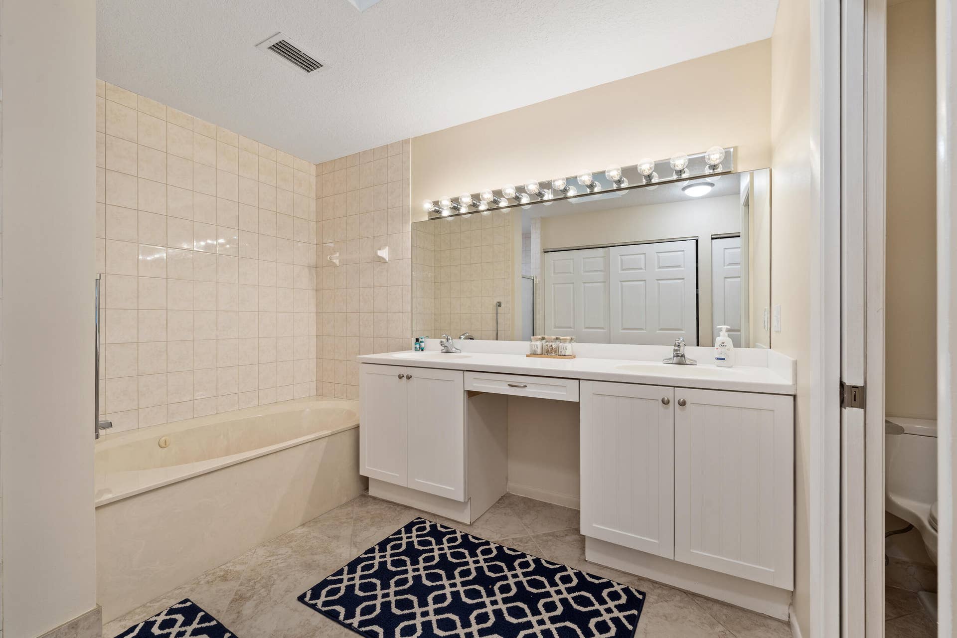 Double sink vanity