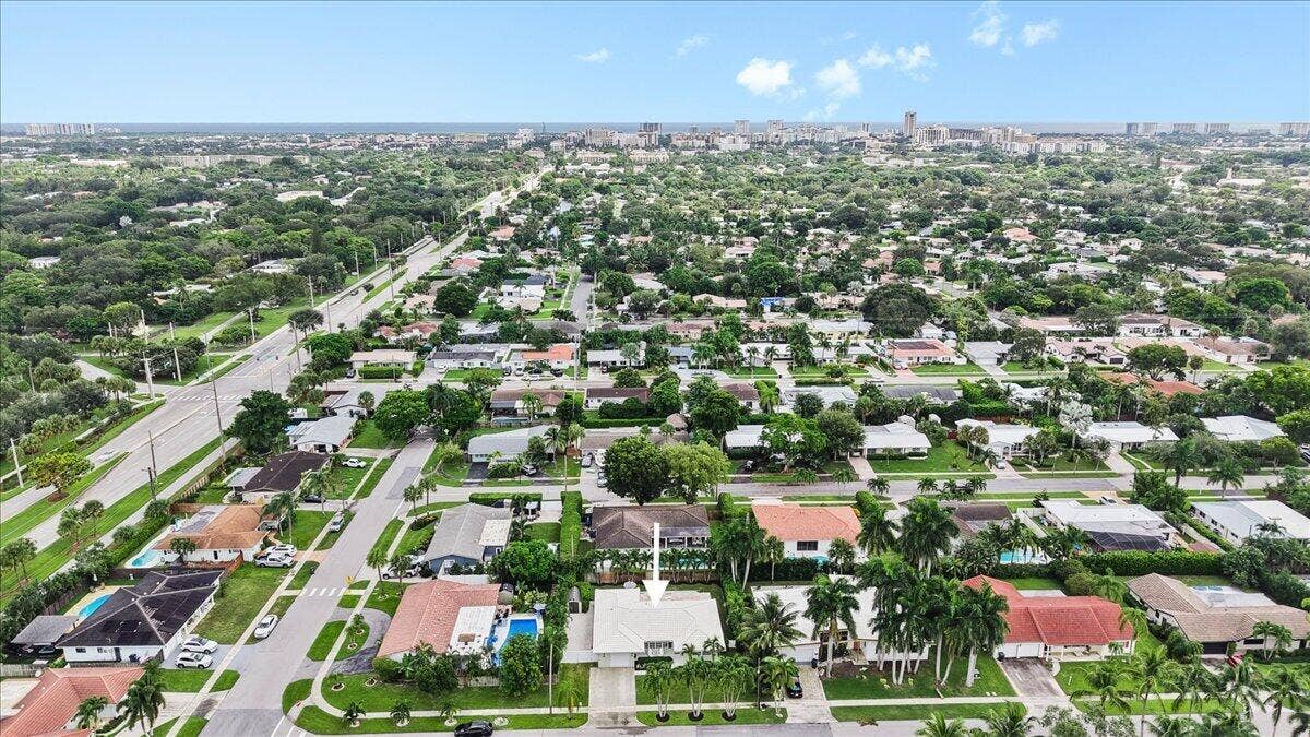 Palmetto Park Terrace | Looking East