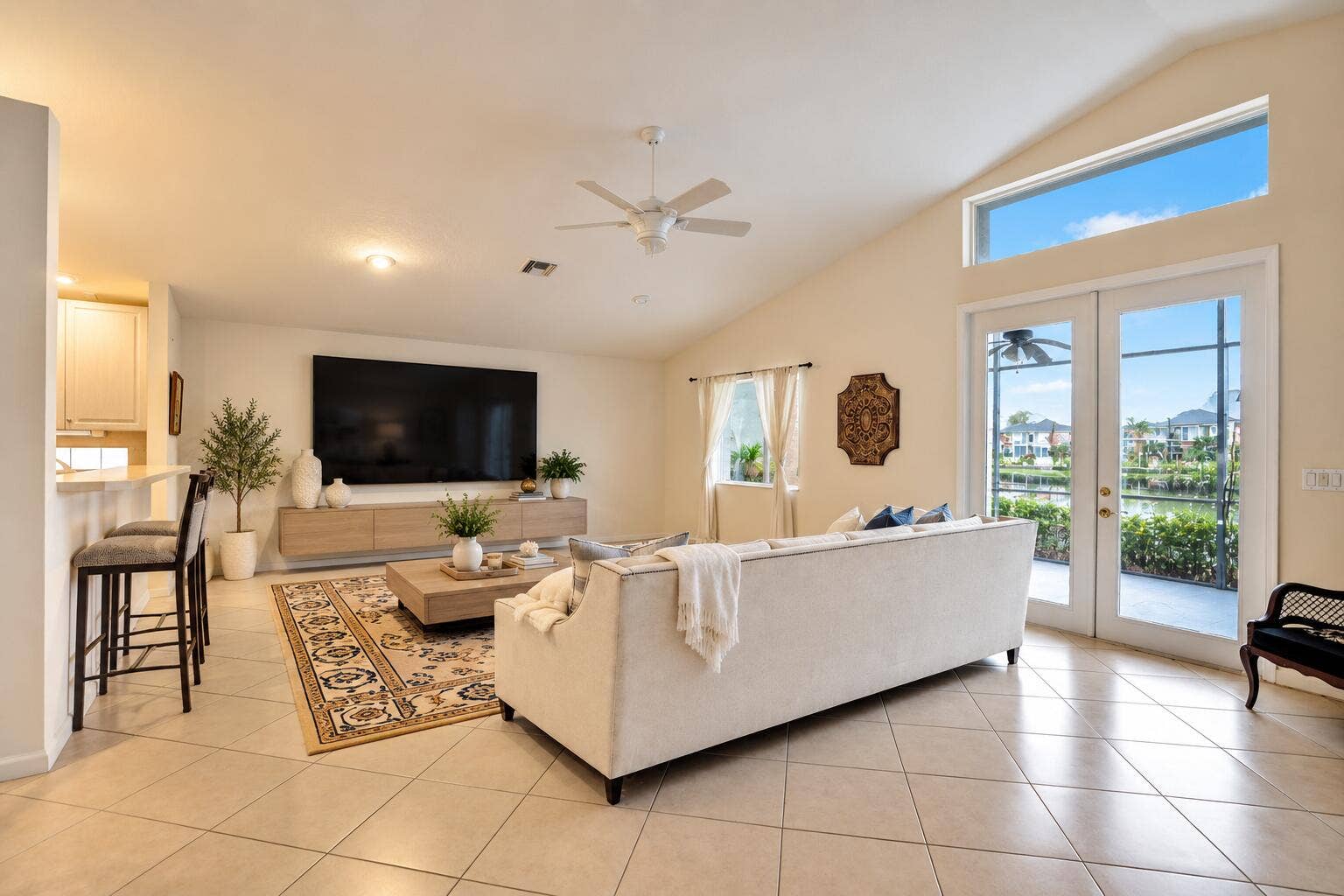 5303 Wycombe Avenue, Boynton Beach, FL 33437 tvconsolewycombe
