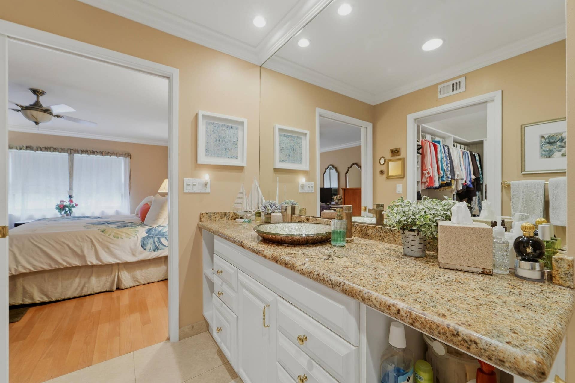 12910 Briarlake Drive, #C202, West Palm Beach, FL 33418 Master Bath