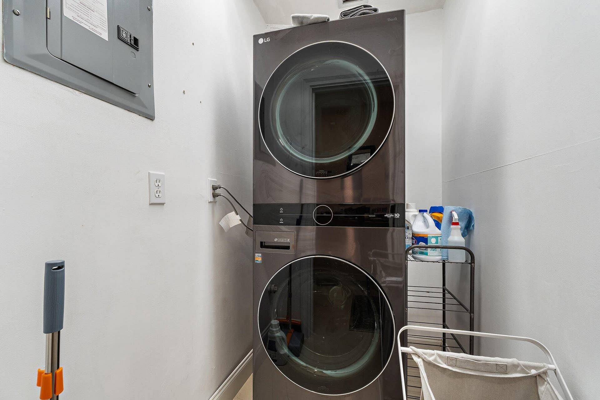324 Sandal Lane, Palm Beach Shores, FL 33404 Laundry Room