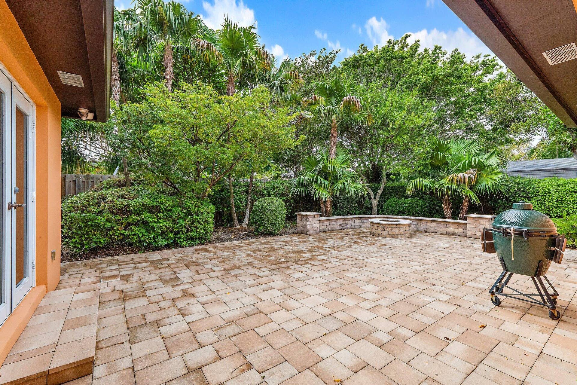324 Sandal Lane, Palm Beach Shores, FL 33404 Patio & Backyard