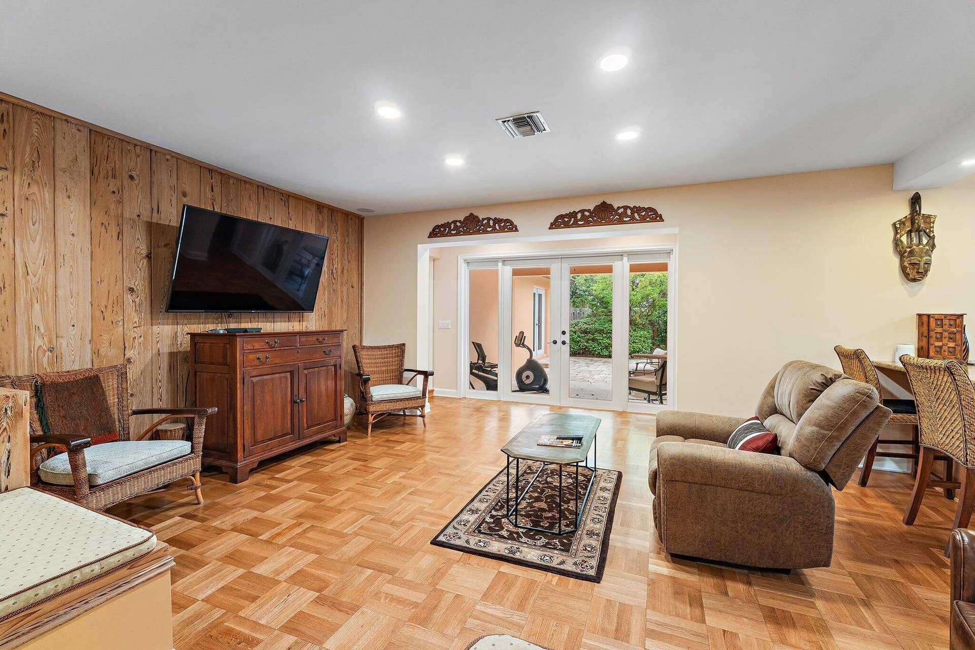 324 Sandal Lane, Palm Beach Shores, FL 33404 Living Room