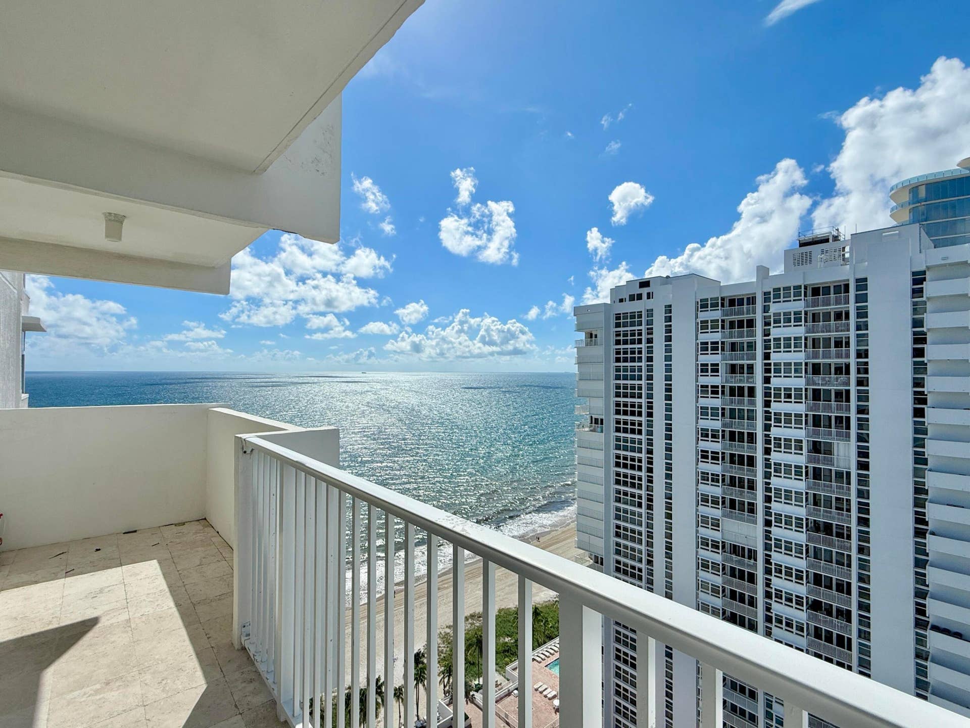 Main balcony with ocean & city views