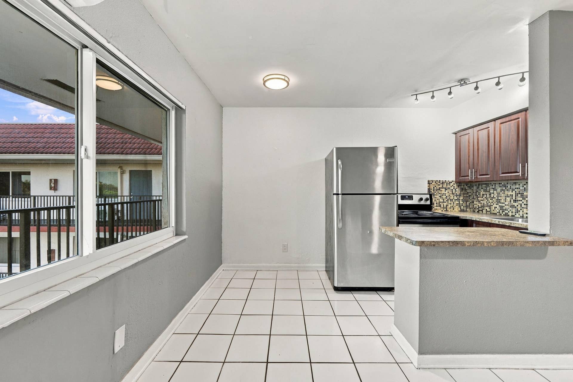 04_dining area