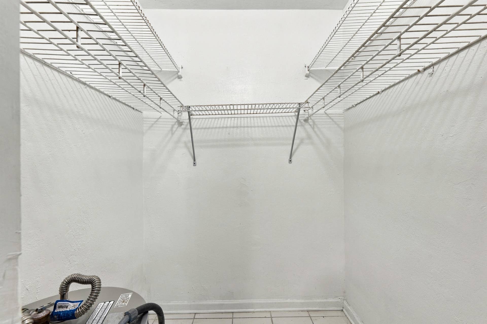 11_walk-in closet