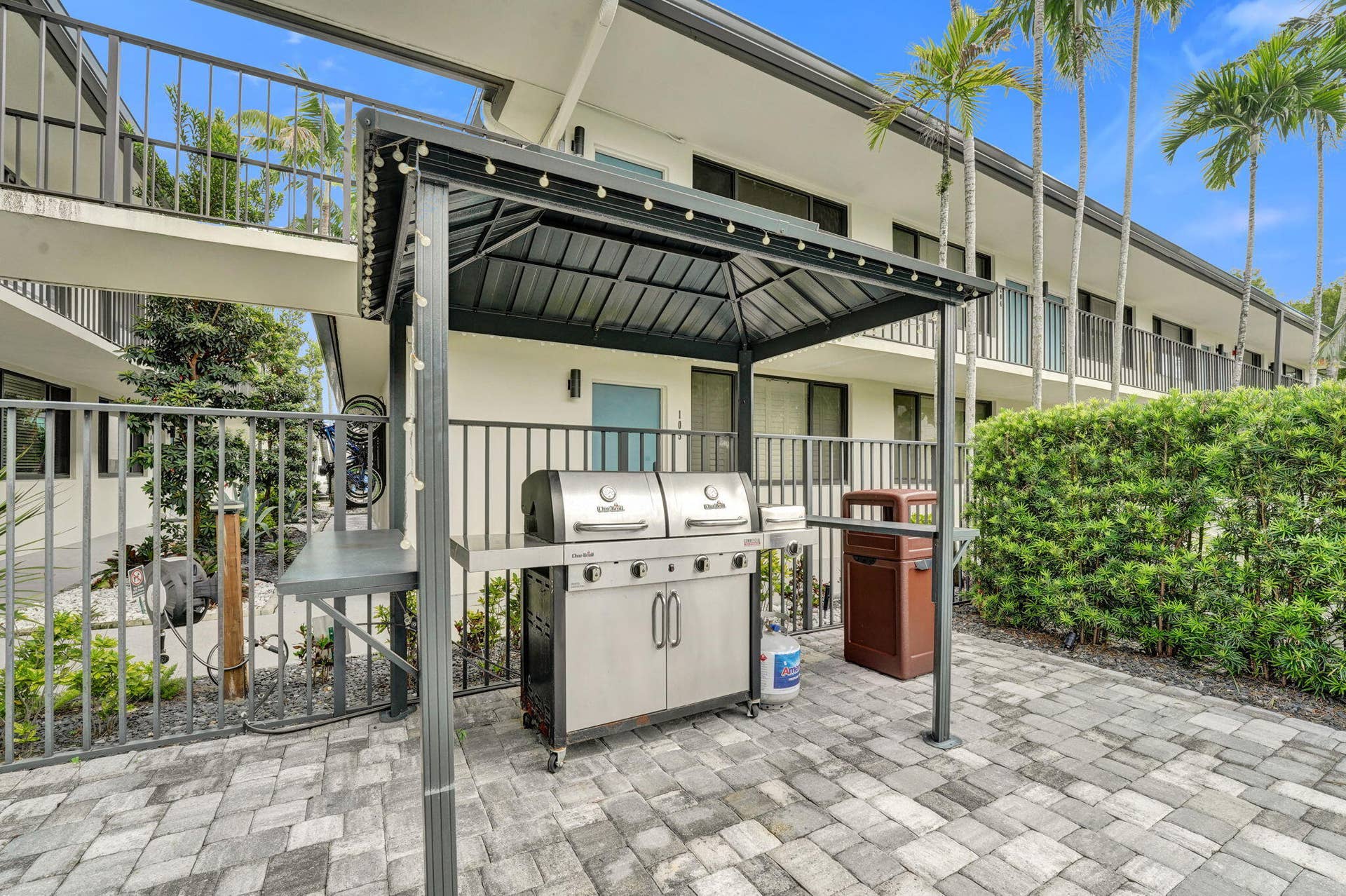 1901 N Andrews Avenue, #Apt 214, Wilton Manors, FL 33311 Poolside Barbecue