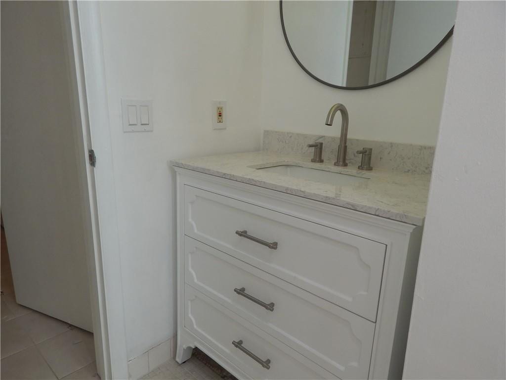 2110 NE 39th Street, #4-A, Fort Lauderdale, Fort Lauderdale, FL 33308 new vanity