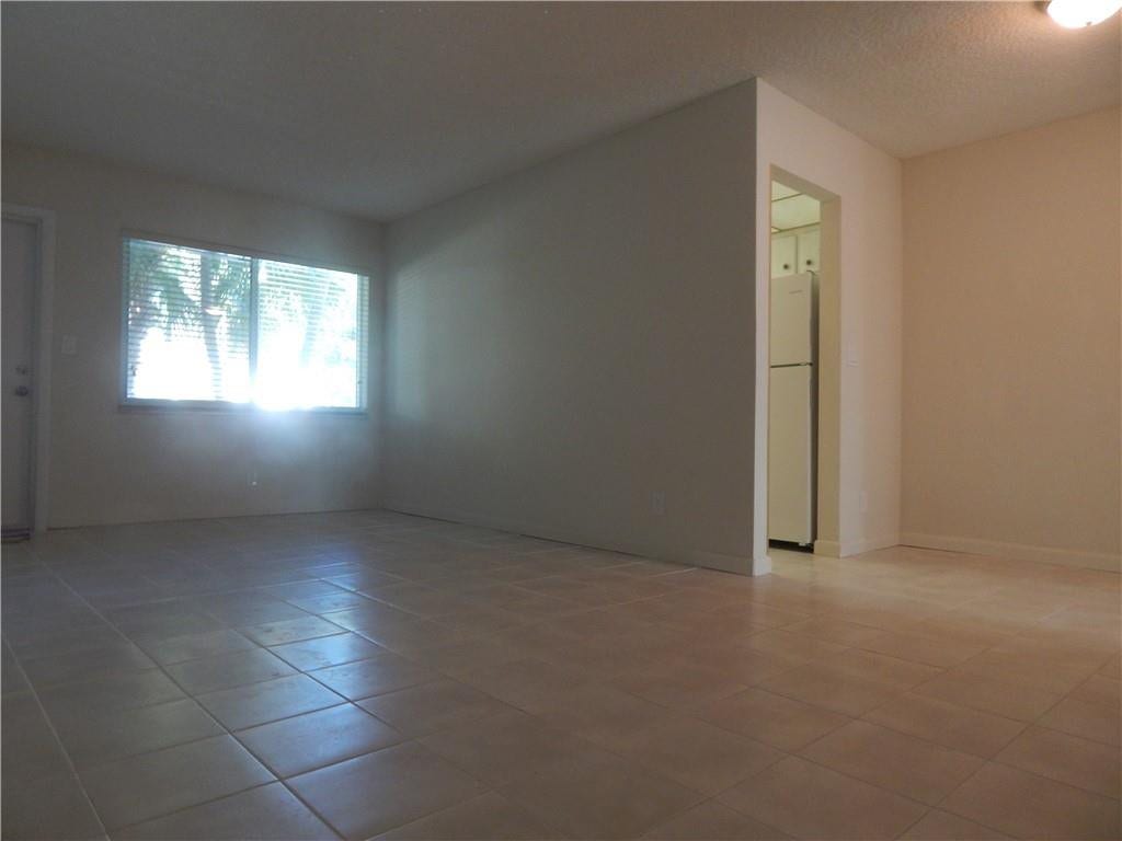 2110 NE 39th Street, #4-A, Fort Lauderdale, Fort Lauderdale, FL 33308 living and dining