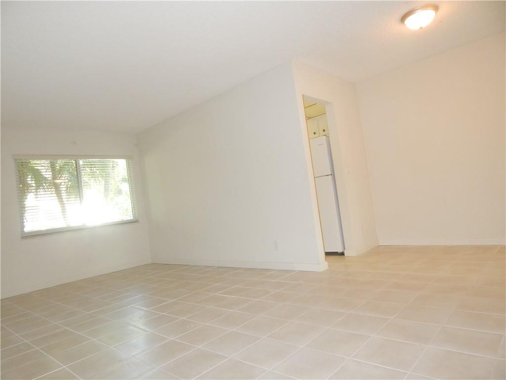 2110 NE 39th Street, #4-A, Fort Lauderdale, Fort Lauderdale, FL 33308 nice size living area