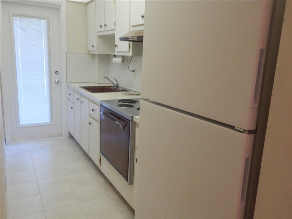 2110 NE 39th Street, #4-A, Fort Lauderdale, Fort Lauderdale, FL 33308 Galley kitchen