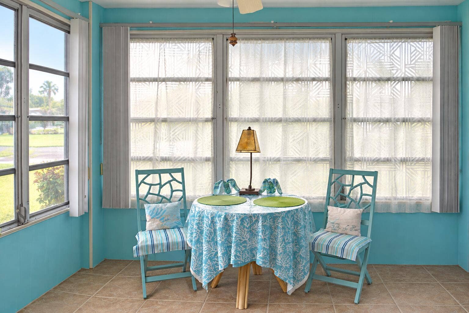 Bright and lovely FL RM great for tea and a book!