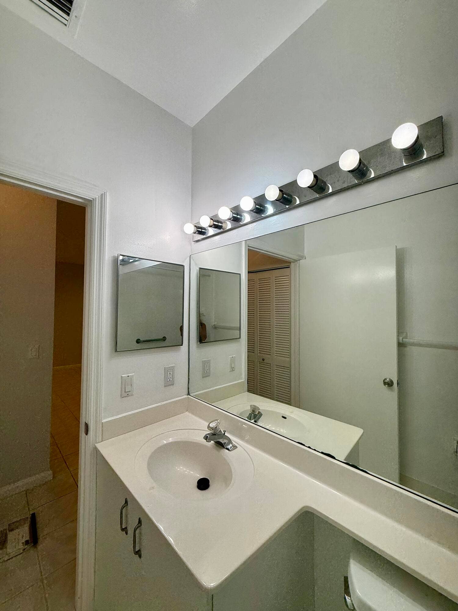 6769 Montego Bay Boulevard, Boca Raton, FL 33433 Guest bath