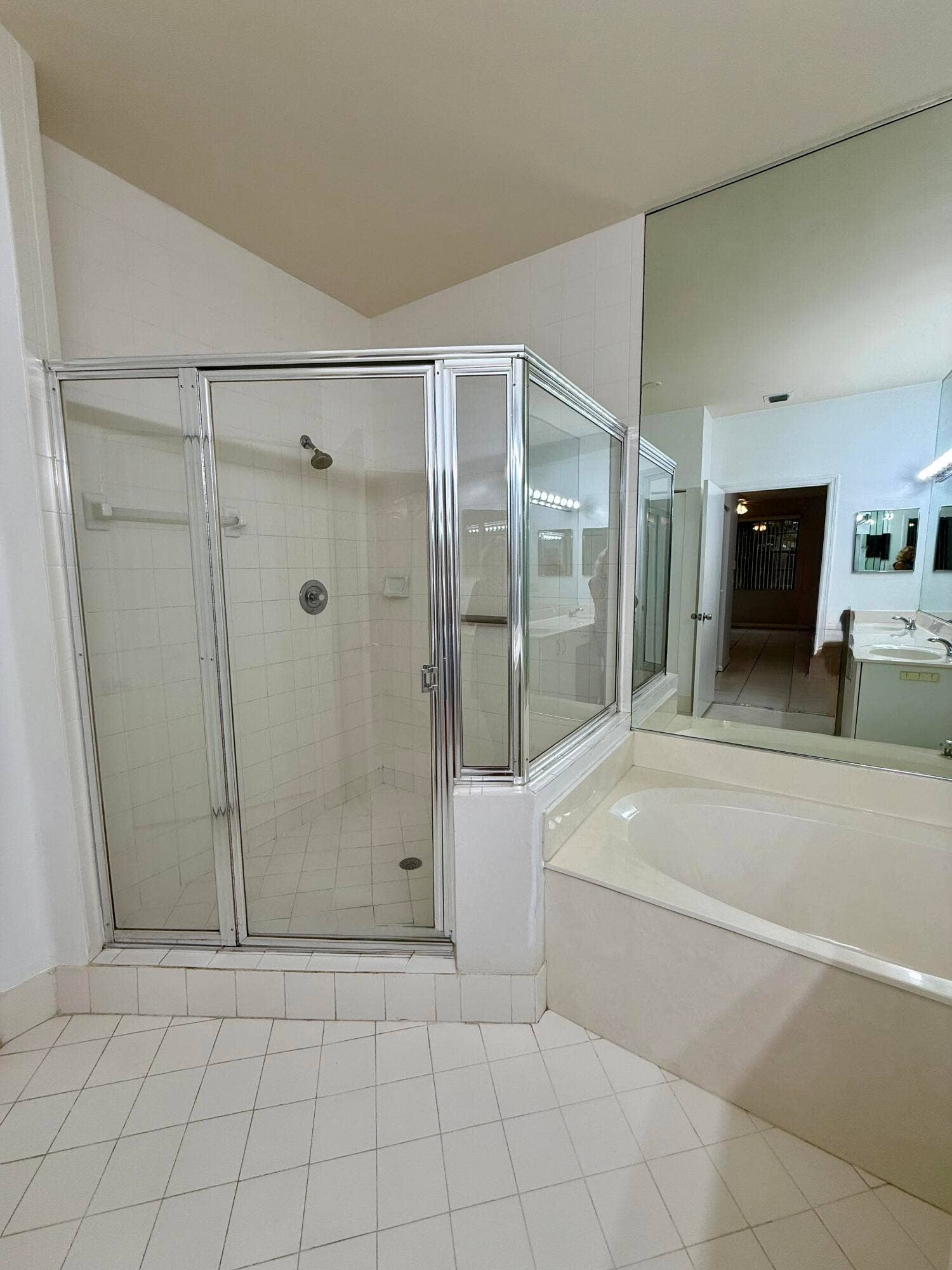 6769 Montego Bay Boulevard, Boca Raton, FL 33433 Primary bath