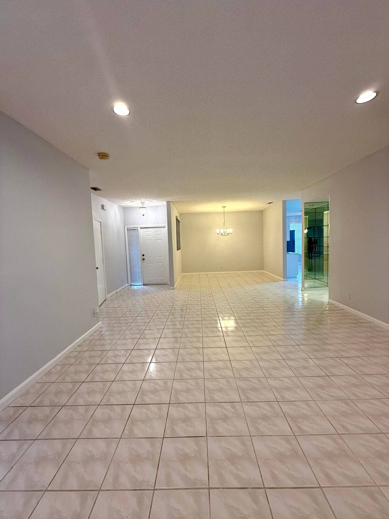 6769 Montego Bay Boulevard, Boca Raton, FL 33433 Living room and entry