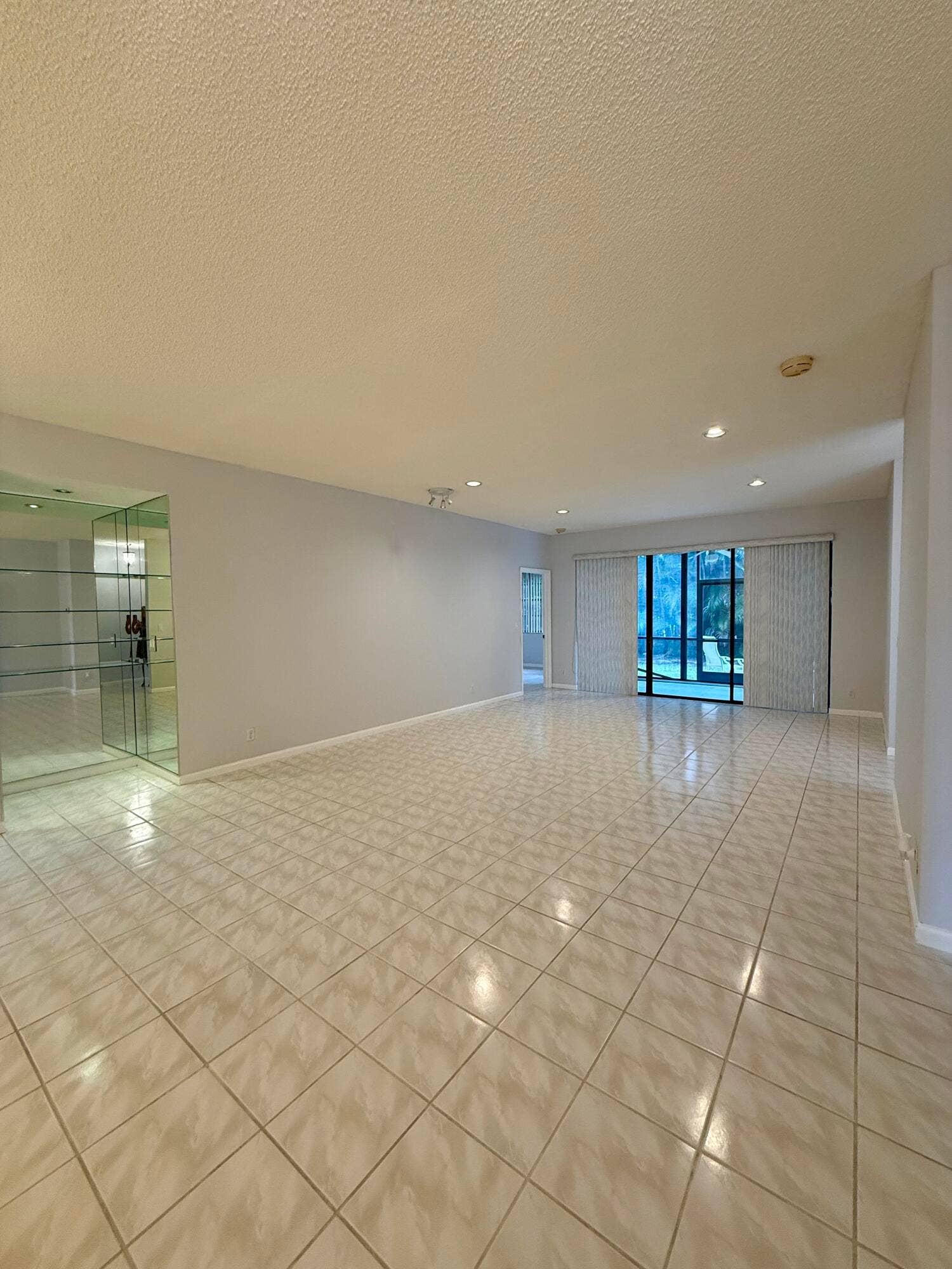 6769 Montego Bay Boulevard, Boca Raton, FL 33433 Living room and patio
