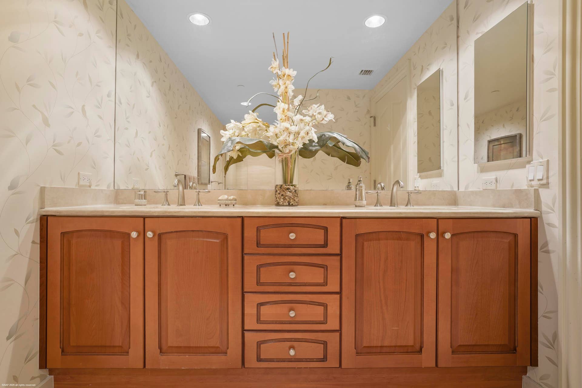 3800 N Ocean Dr 1751 038