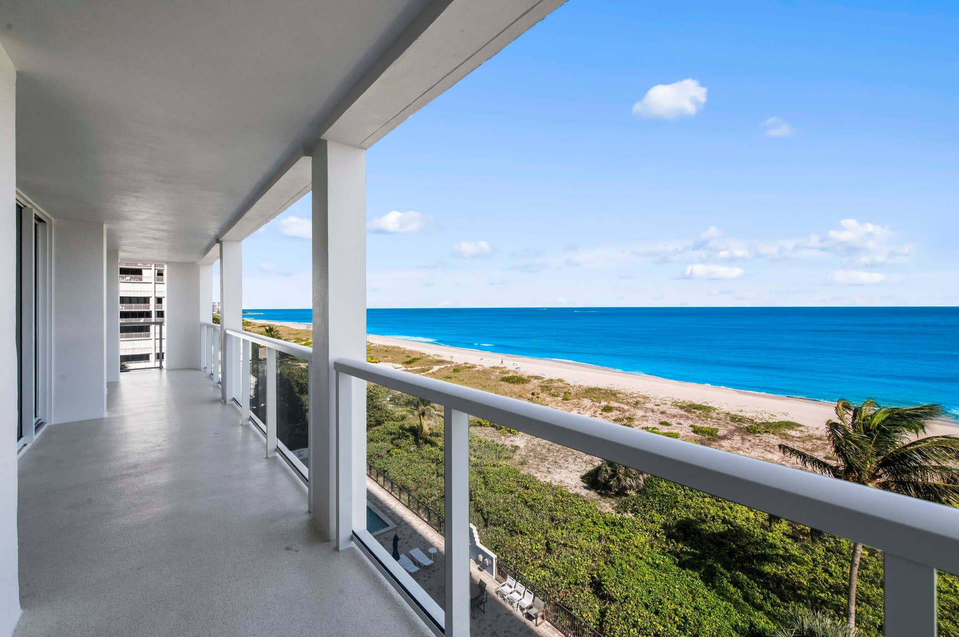 HUHE OCEANFRONT Balcony