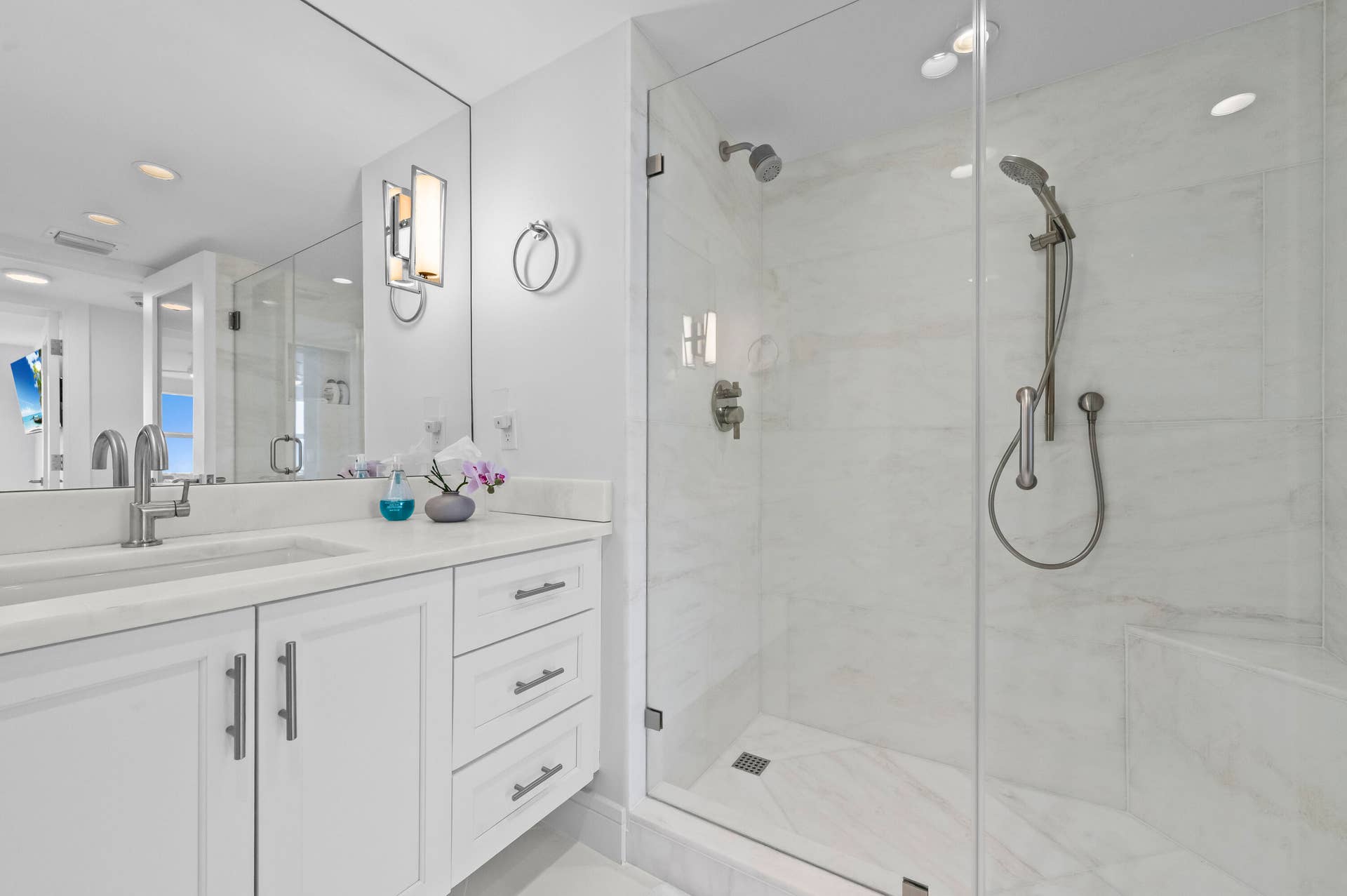 Guest Suite Bath