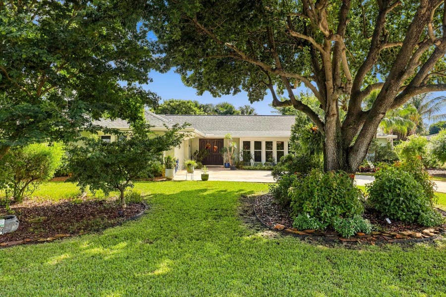 Property photo for 9714 HONEYSUCKLE Avenue, Palm Beach Gardens, FL