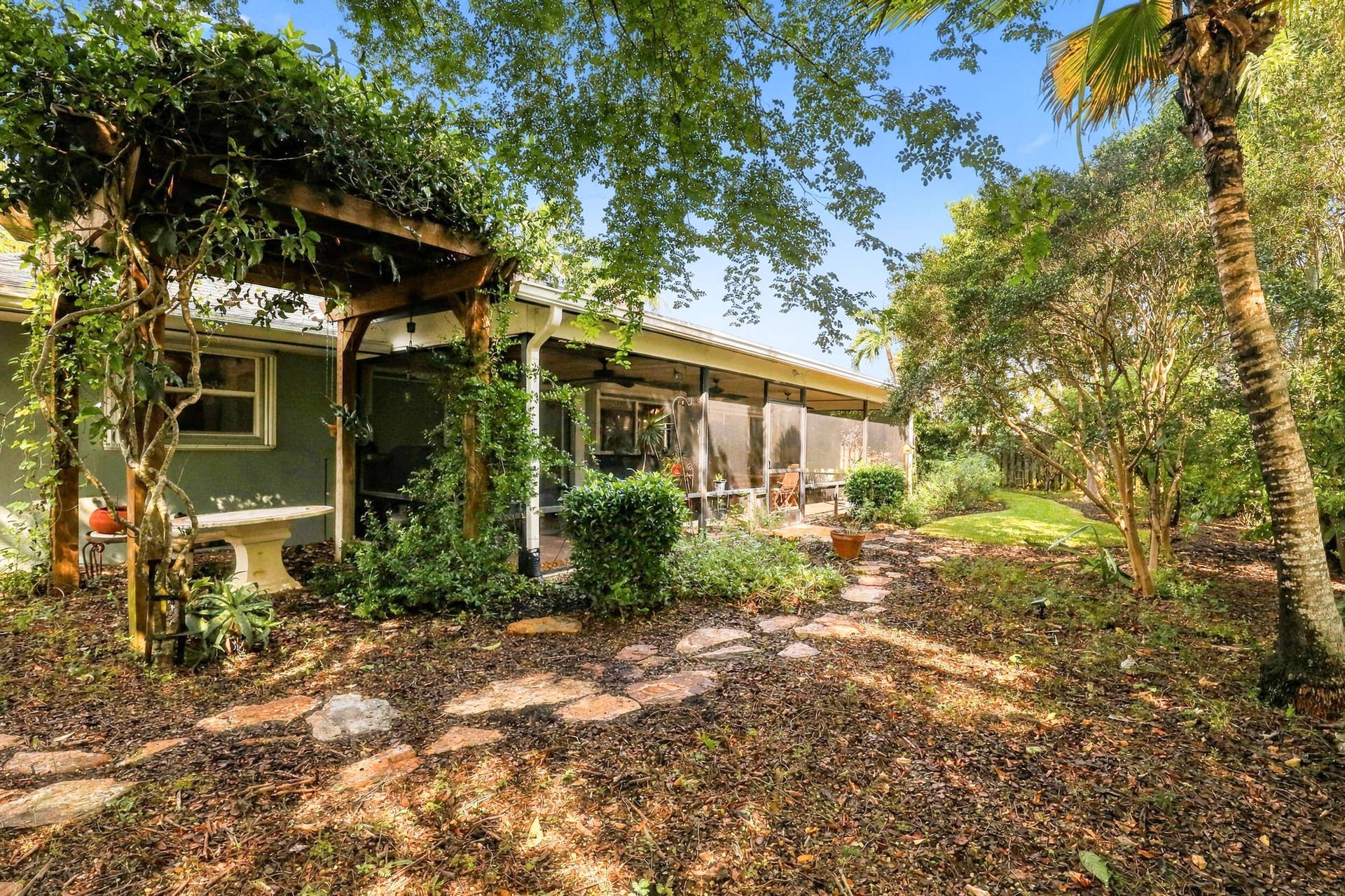 9714 Honeysuckle Ave