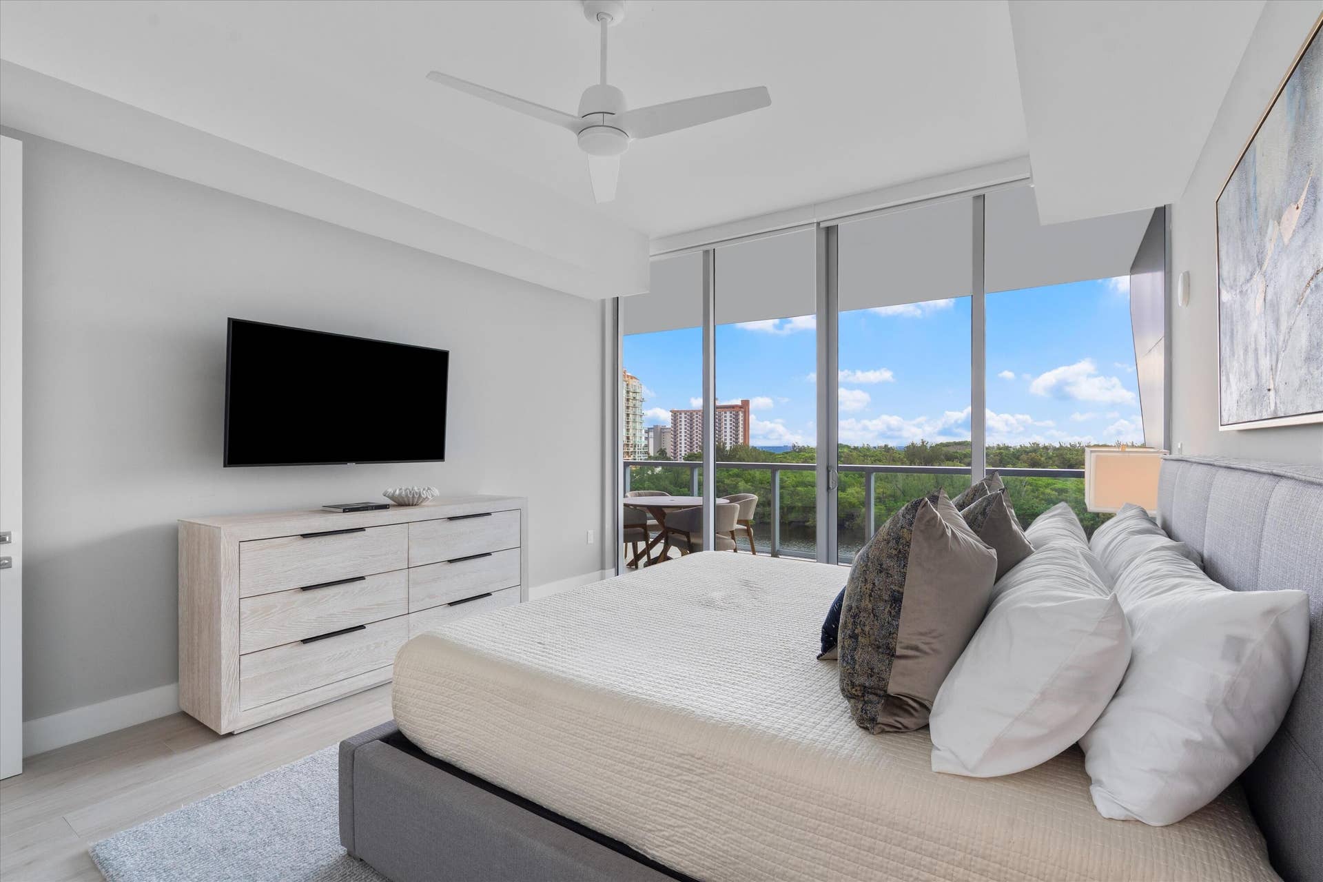 920 Intracoastal Drive, #702, Fort Lauderdale, FL 33304 Guest bedroom