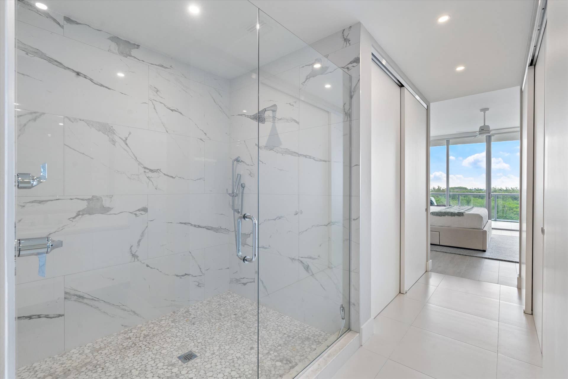 920 Intracoastal Drive, #702, Fort Lauderdale, FL 33304 Oversized Primary shower
