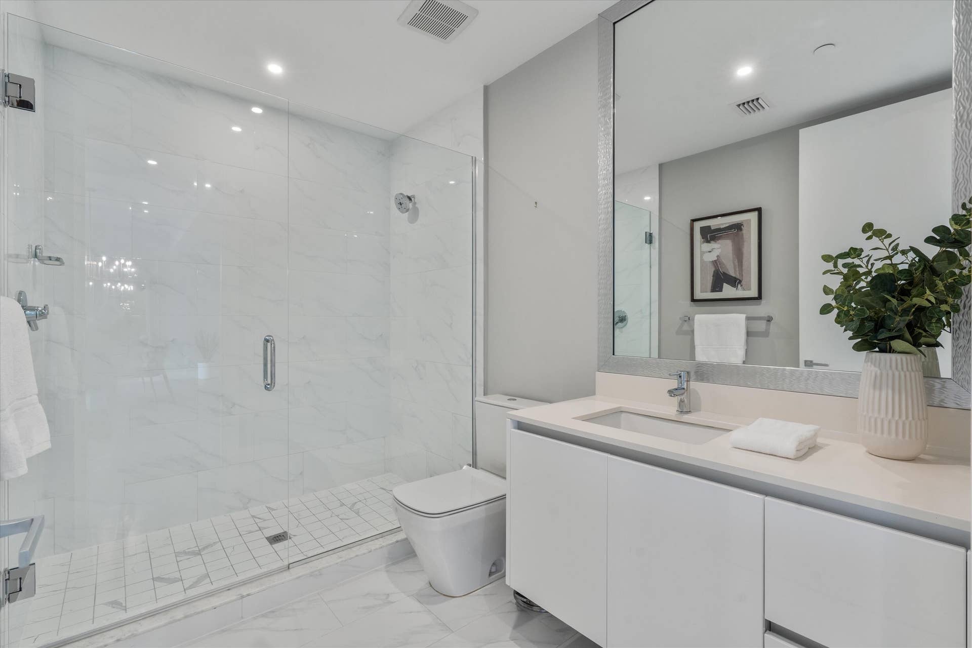 920 Intracoastal Drive, #702, Fort Lauderdale, FL 33304 Second bathroom