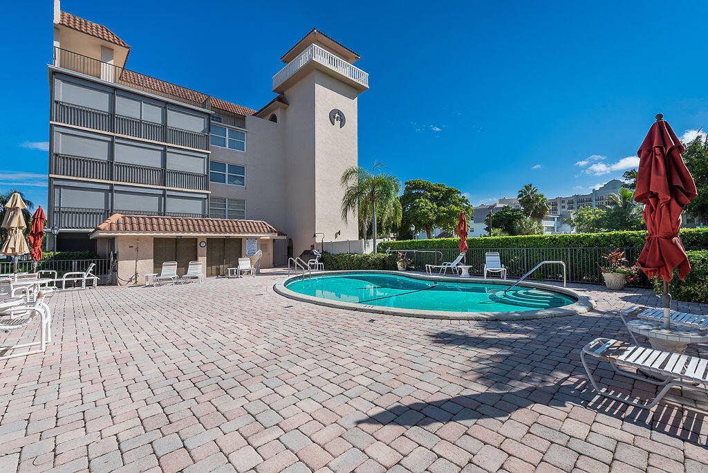 285SE19thAve#203.DeerfieldBeach-33